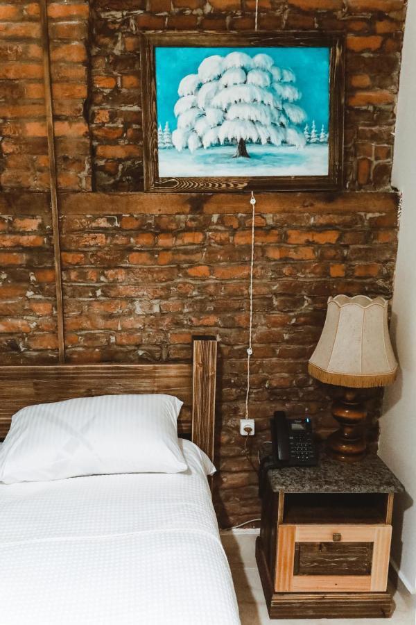 Hotel Verdzi Koutaïssi Extérieur photo