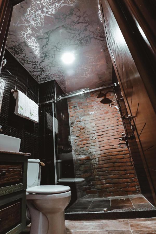 Hotel Verdzi Koutaïssi Extérieur photo